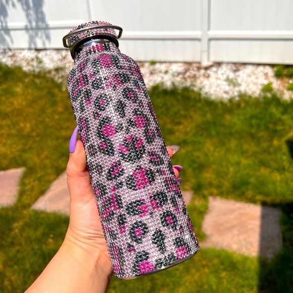 Rhinestone water bottle in Pink Cheetah Leopard with detachable silver chain - Picture 3 of 5